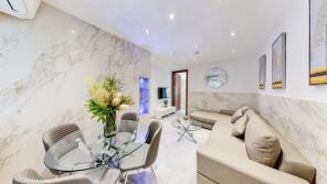 Flat 24, Cumberland Court, Great Cumberland Place, London W1H 7DP