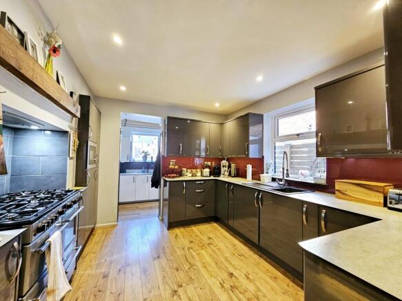 4 bed Terraced for sale Image 5
