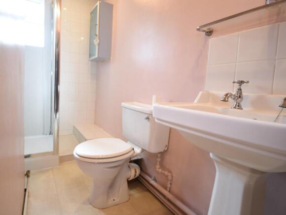 Bell Lane, Ackworth (18)Shower room