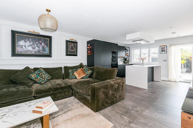 4 bed Link Detached House for sale Image 6