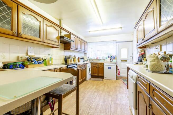 Kitchen Diner (5)-HDR copy.jpg