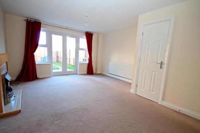 LOUNGE/DINING AREA