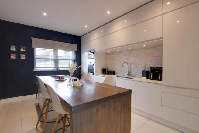 KITCHEN BREAKFAST ROOM