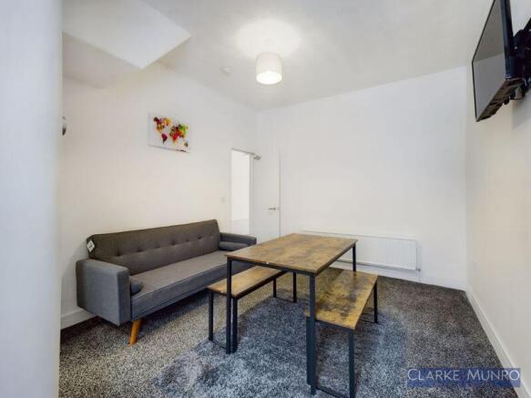 1 bed Terraced to rent Image 7