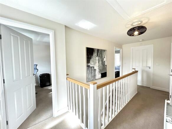 4 bed Detached to rent Image 11
