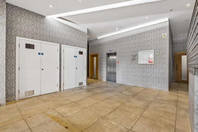 Staines Road West, Sunbury-On-Thames, TW16 photo 4