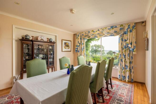 5 bed House for sale Image 5
