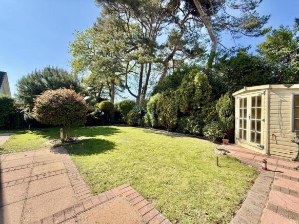 Waterford Gardens, Highcliffe On Sea photo 4