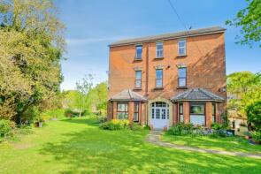 Flat 11, Methuen House, Methuen Drive, Salisbury SP1 2QH