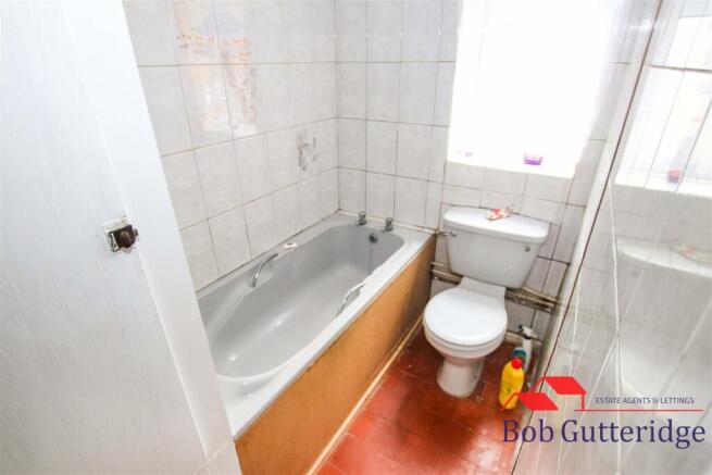 GROUND FLOOR BATHROOM
