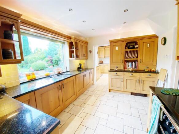 Kitchen pic 1.jpg
