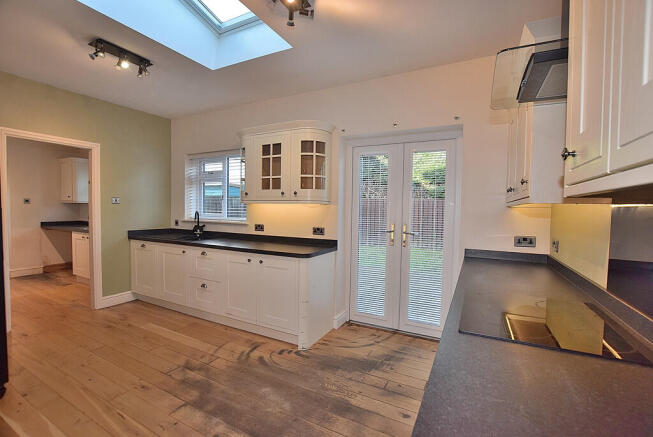 4 bed Semi-Detached for sale Image 6