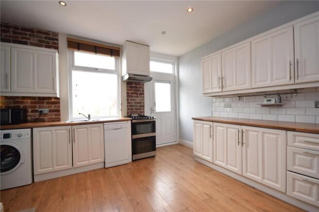 3 bed Terraced to rent Image 8