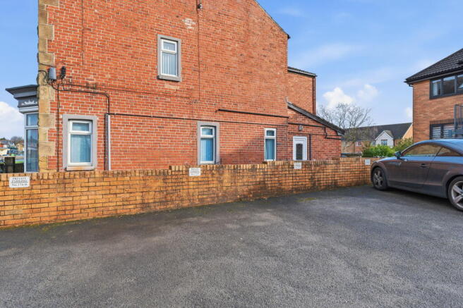 2 bed Flat for sale Image 11