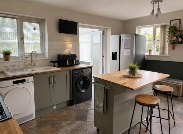 DOVEDALE  KITCHEN 4.jpeg