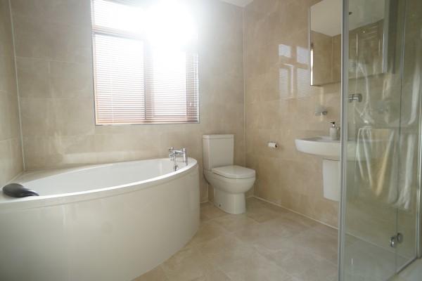 4 Piece Family Bathroom