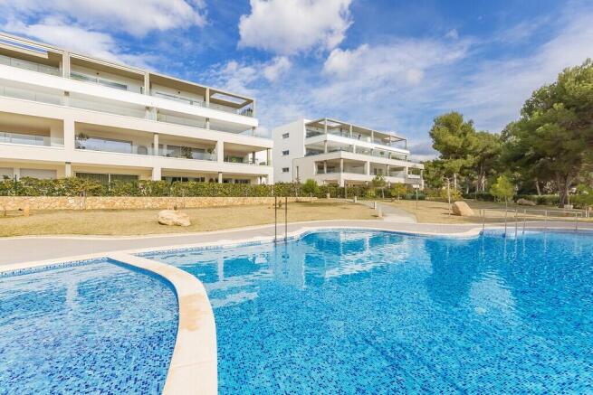Pool and Exterior (2