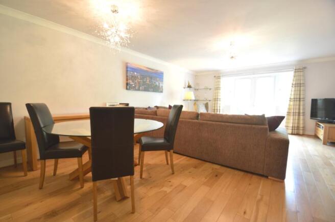 Living Room / Dining