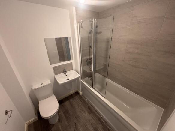 2 bed End of Terrace to rent Image 4