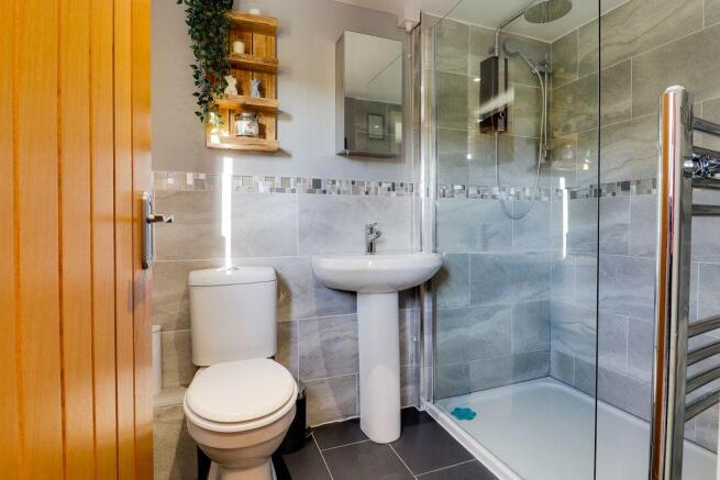 Ensuite to Bed 1
