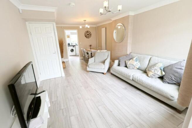 LIVING/DINING ROOM