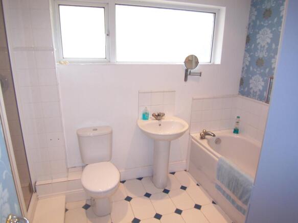 FAMILY BATHROOM