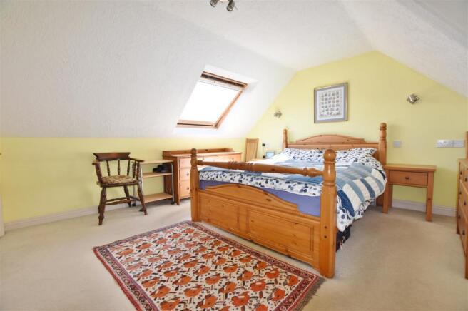 BEDROOM 2