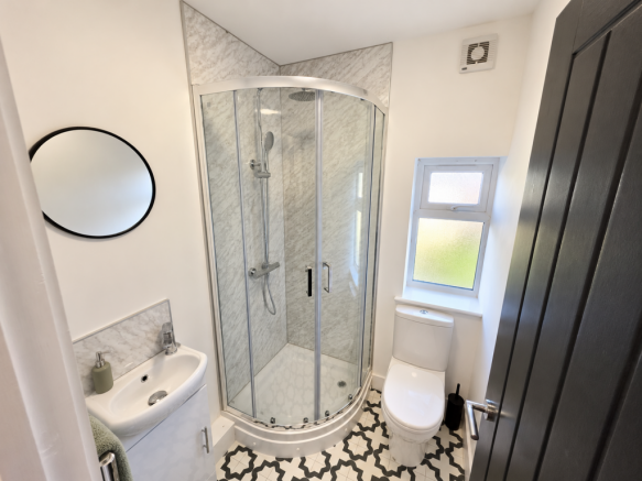 Room 6 private ensuite | AI enhanced