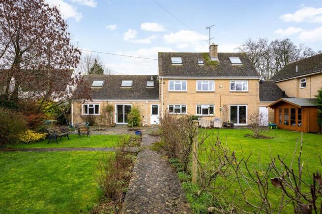 26 - New Pike House - GL7 5NA - Web.jpg