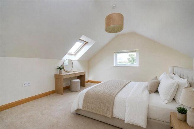5 bed Detached for sale Image 8