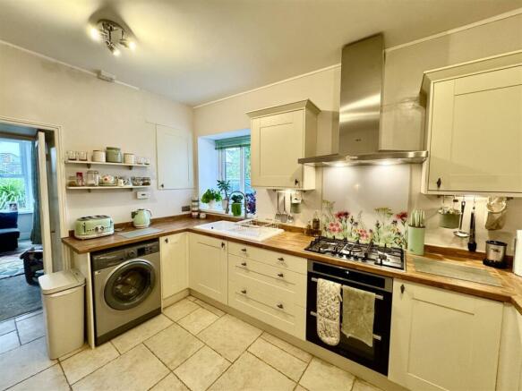 KITCHEN/DINING ROOM