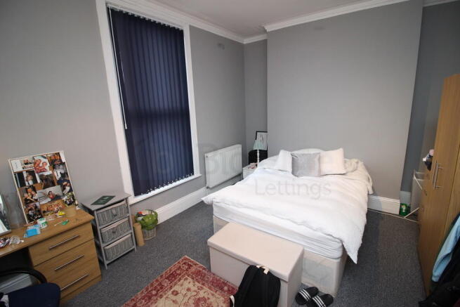 8 bed House Share to rent Image 5