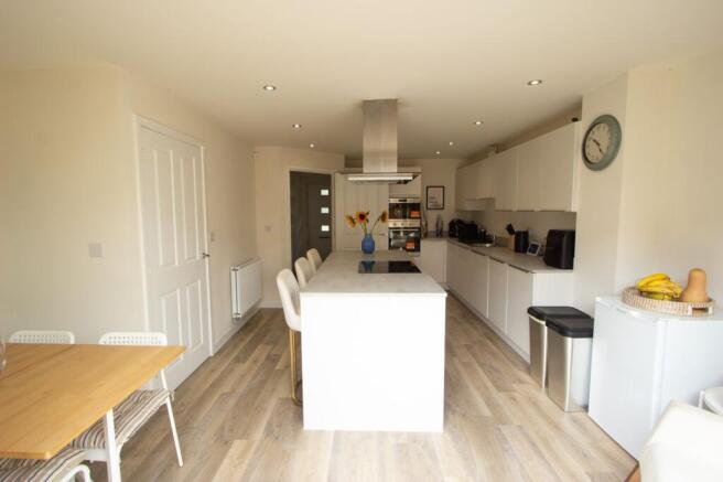 4 bed Terraced to rent Image 4