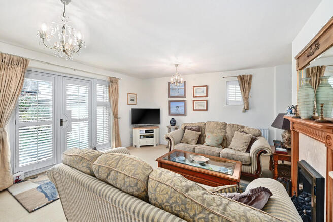 10 Jarretts Close...