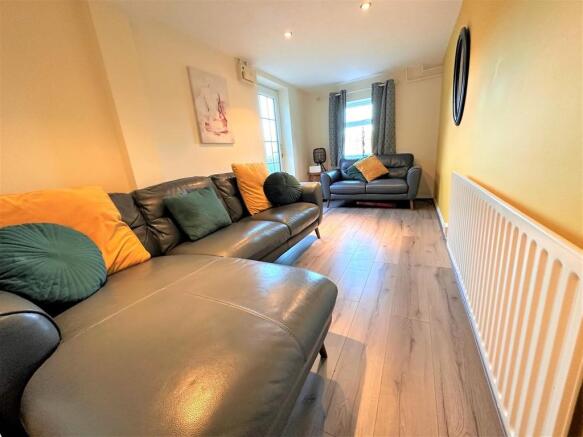 GROUND FLOOR LOUN...