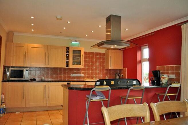 KITCHEN/BREAKFAST RO
