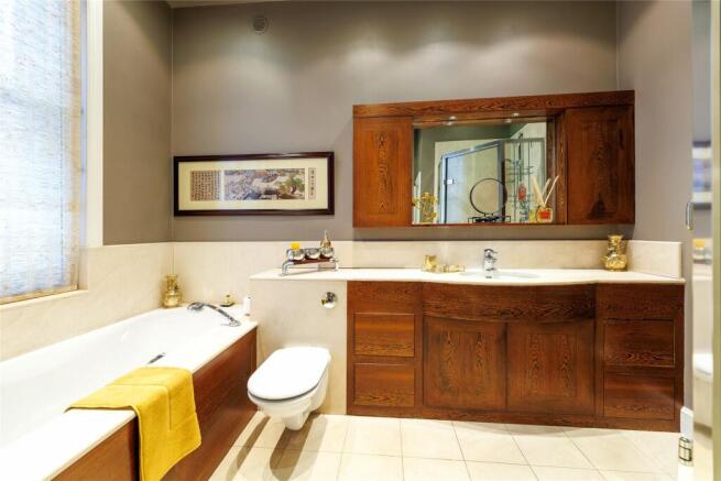 En-Suite Bathroom