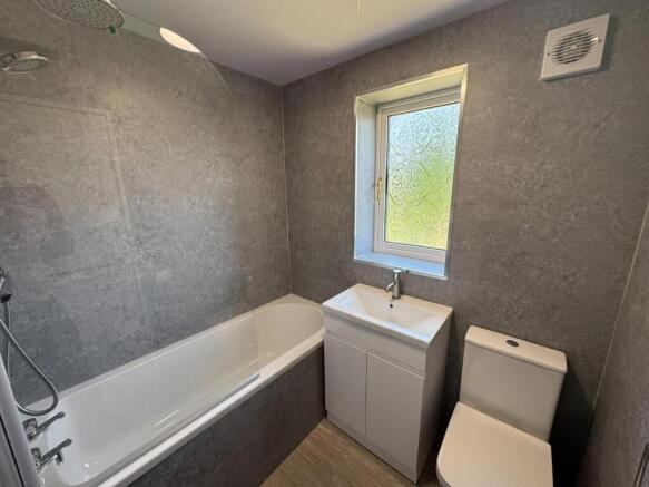 2 bed Semi-Detached to rent Image 8