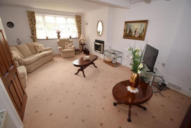 Sitting Room / Dining Room