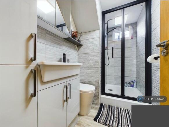 2 bed Flat to rent Image 5