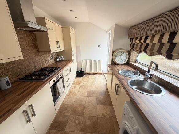 3 bed Semi-Detached for sale Image 4
