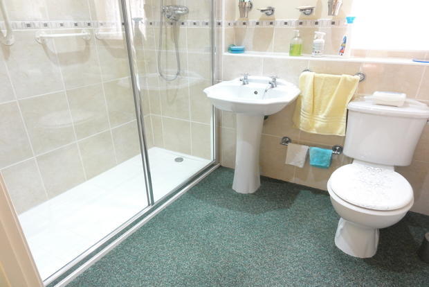 SHOWER ROOM