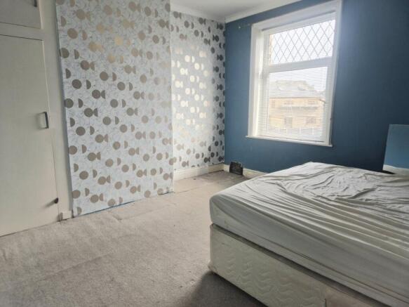 2 bed House to rent Image 5
