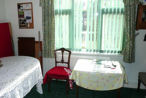 DINING ROOM/BEDROOM