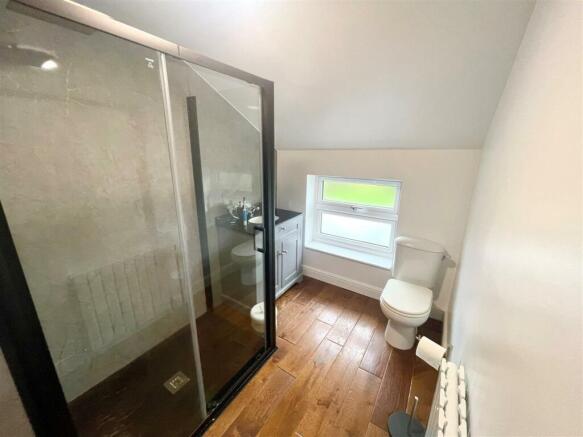 SHOWER ROOM.jpg
