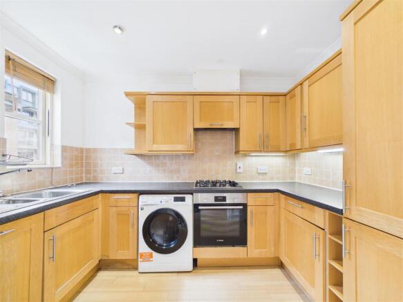 3-bed-house-central-cheltenham10.jpg