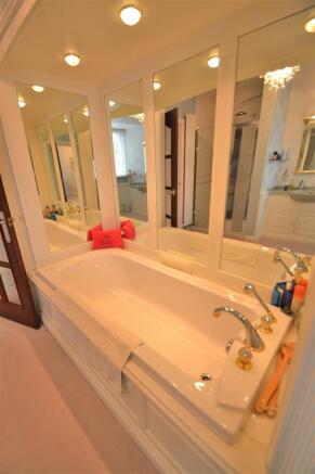 En-Suite Bathroom
