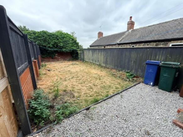 2 bed House to rent Image 5