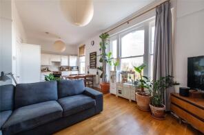Flat C, 19, Overcliffe, Gravesend DA11 0EH