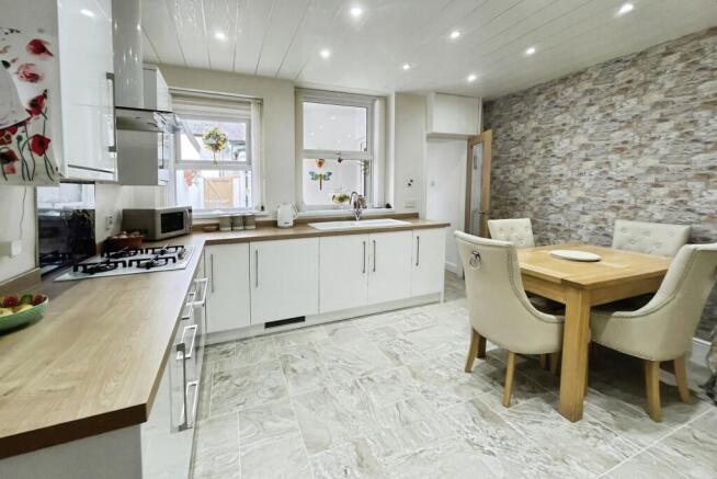 Kitchen/Dining Room